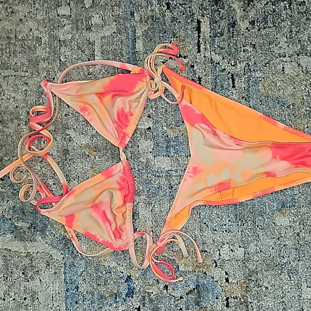 Arie Bikini 🔥